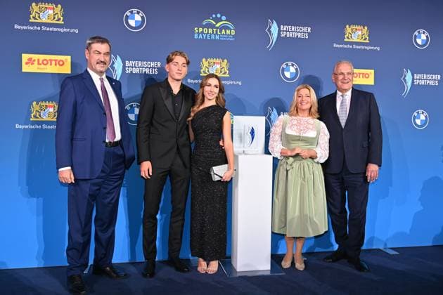 Markus SOEDER State Premier of Bavaria and CSU Chairman and Joachim HERRMANN Bavarian Minister of the Interior with Justin ENGEL here with girlfriend Elisabeth BRIXEL Tennis pro and award winner OUTSTANDING YOUNG ATHLETES and laudator Karin THALER Bavarian Sports Award 2025 at BMW Welt, Red Carpet on 11 10 2025