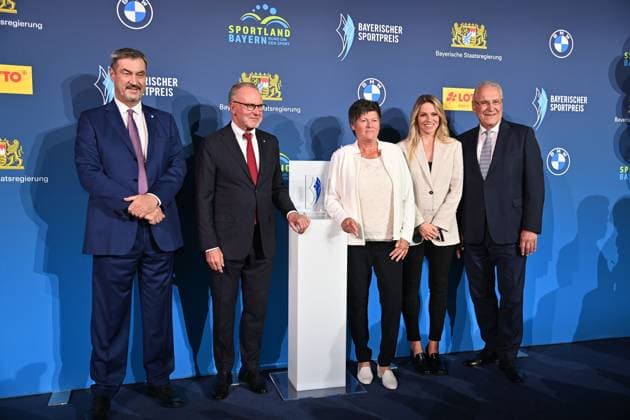 Markus SOEDER Bavarian State Premier and CSU Chairman and Joachim HERRMANN Bavarian Minister of the Interior with Karl Heinz RUMMENIGGE, former Chairman of the Board of Management, Honorary Award of the Bavarian State Premier and representatives of the FC Bayern Munich womens team Bavarian Sports Award 2025 at BMW Welt, Red Carpet on 11 10 2025