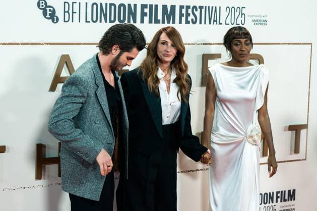 After the Hunt Headline Gala - The 69th BFI London Film Festival in UK - 11 Oct 2025 (L-R) Andrew Garfield, Julia Roberts and Ayo Edebiri attend the After the Hunt Headline Gala at the 69th BFI London Film Festival at The Royal Festival Hall. London United Kingdom Copyright: xLounisxTiarx xSOPAxImagesx _DSC0428