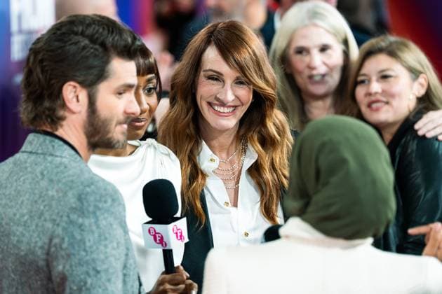 After the Hunt Headline Gala - The 69th BFI London Film Festival in UK - 11 Oct 2025 (L-R) Andrew Garfield, Ayo Edebiri, and Julia Roberts attend the After the Hunt Headline Gala at the 69th BFI London Film Festival at The Royal Festival Hall. London United Kingdom Copyright: xLounisxTiarx xSOPAxImagesx _DSC0470