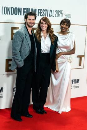 After the Hunt Headline Gala - The 69th BFI London Film Festival in UK - 11 Oct 2025 (L-R) Andrew Garfield, Julia Roberts and Ayo Edebiri attend the After the Hunt Headline Gala at the 69th BFI London Film Festival at The Royal Festival Hall. London United Kingdom Copyright: xLounisxTiarx xSOPAxImagesx _DSC0442c
