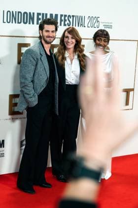 After the Hunt Headline Gala - The 69th BFI London Film Festival in UK - 11 Oct 2025 (L-R) Andrew Garfield, Julia Roberts and Ayo Edebiri attend the After the Hunt Headline Gala at the 69th BFI London Film Festival at The Royal Festival Hall. London United Kingdom Copyright: xLounisxTiarx xSOPAxImagesx _DSC0443
