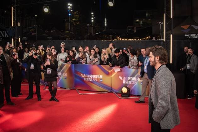 After The Hunt Headline Gala - The 69th BFI London Film Festival, UK - 12 Oct 2025 Andrew Garfield attends the Headline Gala screening of After The Hunt during the 69th BFI London Film Festival at The Royal Festival Hall. London United Kingdom Copyright: xLoredanaxSangiulianox xSOPAxImagesx LSangiuliano-5387