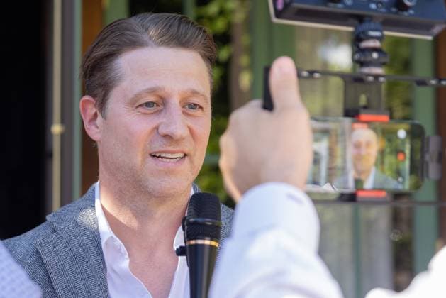 48th Mill Valley Film Festival - US premiere of Everyone Is Lying to You for Money Director, Producer, and Writer Ben McKenzie attend the US premiere of the documentary Everyone is Lying to You for Money at the 48th Mill Valley Film Festival at the Outdoor Art Club on October 11, 2025 in Mill Valley, California Mill Valley Outdoor Art Club California USA Copyright: xPicturexHappyxPhotosx