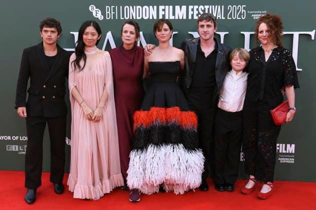 Noah Jupe, Chloe Zhao, Emily Watson, Jessie Buckley, Paul Mescal, Jacobi Jupe and Maggie O™Farrell at the premiere of the feature film Hamnet at the 69 BFI London Film Festival 2025 at the Royal Festival Hall London, 11 10 2025 Foto:xS.xVasx xFuturexImagex hamnet_5121