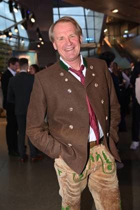 Markus WASMEIER Ex Skirennlaeufer , single picture,cropped single motif,half figure,half figure Bavarian Sports Award 2025 in the BMW Welt, Red Carpet,Red Carpet on 11 10 2025