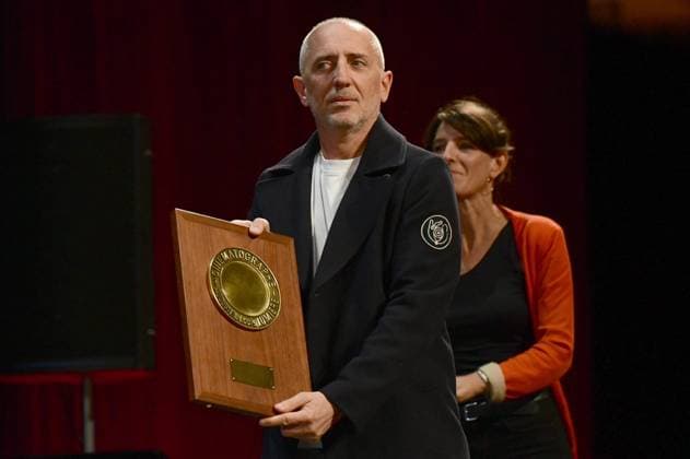 Sean Penn receives a Lumiere Award from Gad Elmaleh at the Halle Tony Garnier in Lyon on Sunday, October 12, 2025, during Sean Penns invitation to the film Into the Wild Sean Penn recoit un prix Lumiere par Gad Elmaleh à la halle tony Garnier de Lyon le dimanche 12 octobre 2025 lors de linvitation de Sean Penn pour le film Into the Wild Romain Doucelin Bestimage Lyon France  Copyright: xRomainxDoucelinx xBestimagexRomainxDoucelinx xBestimagex