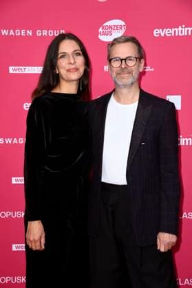 Matthias Matschke with partner Theresa Kronthaler at the Opus Klassik 2025 award ceremony at the Konzerthaus am Gendarmenmarkt Berlin, 12 10 2025 Foto:xN.xKubelkax xFuturexImagex opus_5083