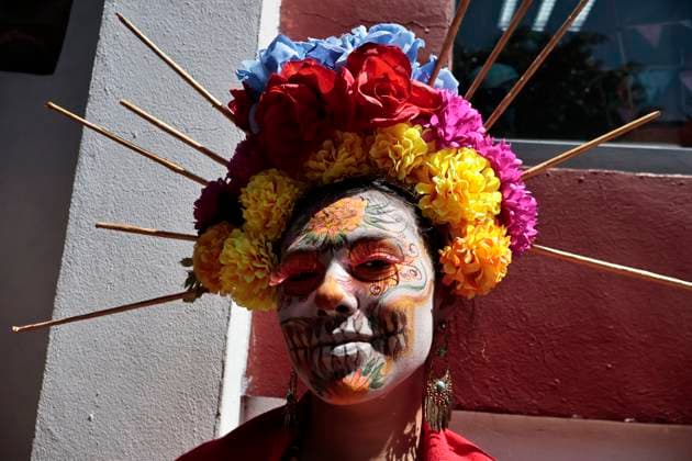 October 13, 2025, Mexico, Cdmx, Mexico: Preparations for the Day of the Dead celebration have begun in the Xochimilco region of Mexico City. In addition to catrinas and catrines, there will be special presentations based on Mexican traditions, not Halloween. The important thing is to keep Mexican traditions alive over any other expression that seeks to replace the elements and importance that the Day of the Dead holds for our country and traditions. Mexico Mexico - ZUMAp204 20251013_zip_p204_003 Copyright: xJosuexPerezx