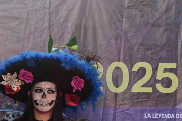 October 13, 2025, Mexico, Cdmx, Mexico: Preparations for the Day of the Dead celebration have begun in the Xochimilco region of Mexico City. In addition to catrinas and catrines, there will be special presentations based on Mexican traditions, not Halloween. The important thing is to keep Mexican traditions alive over any other expression that seeks to replace the elements and importance that the Day of the Dead holds for our country and traditions. Mexico Mexico - ZUMAp204 20251013_zip_p204_011 Copyright: xJosuexPerezx