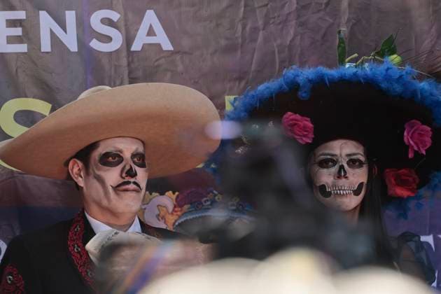 October 13, 2025, Mexico, Cdmx, Mexico: Preparations for the Day of the Dead celebration have begun in the Xochimilco region of Mexico City. In addition to catrinas and catrines, there will be special presentations based on Mexican traditions, not Halloween. The important thing is to keep Mexican traditions alive over any other expression that seeks to replace the elements and importance that the Day of the Dead holds for our country and traditions. Mexico Mexico - ZUMAp204 20251013_zip_p204_012 Copyright: xJosuexPerezx