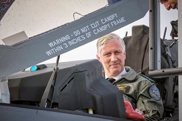 Entertainment Bilder des Tages King Philippe At F-35 Delivery Ceremony - Florennes King Philippe of Belgium, Belgian Air Component Commander GenMaj Aviator Geert Decker, and F-35 pilot Commander of the Belgian F-35 Squadron Tanguy Cortex Five inspect the first Lockheed Martin F-35A Lightning II fighter jets delivered to the Belgian Air and Space Component as they arrive at the Belgian Air Component military airbase Jean Offenberg in Florennes, Belgium, on October 13, 2025. Photo by Olivier Polet ABACAPRESS.COM Florennes Belgium  Copyright: xPoletxOlivier ABACAx
