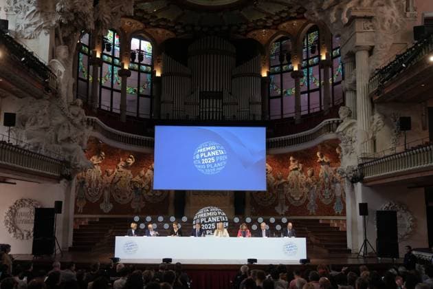 Press conference the day before the presentation of the 78th Planeta Novel Prize The president of Grupo Planeta, José Crehueras 4i , together with the jury, during a press conference the day before the presentation of the Planeta Prize, at the Palau de la Música, on 14 October 2025, in Barcelona, Catalonia Spain The Planeta Prize, which will be held tomorrow, 15 October, is the largest financial award in the world, surpassing the Nobel Prize, The winning novel is awarded 1,000,000Ä and the runner-up 200,000Ä It is not only a literary event, but also a social one, which fulfills the objective of placing the award-winning Spanish authors in levels of diffusion and popularity 14 OCTOBER 2025 Barcelona, Catalunya Barcelona, Catalunya Espana  Copyright: xDavidxZorrakinox 7026567