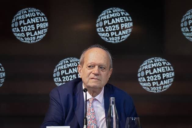 Press conference the day before the presentation of the 78th Planeta Novel Prize The poet Pere Gimferrer during a press conference the day before the presentation of the Planeta Prize, at the Palau de la Música, on October 14, 2025, in Barcelona, Catalonia Spain The Planeta Prize, which will be held tomorrow, October 15, is the prize with the largest economic endowment in the world, The winning novel is awarded with 1 000 000Ä and the runner-up with 200 000Ä It is not only a literary event, but also a social one, which fulfills the objective of placing the awarded Spanish authors in levels of diffusion and popularity 14 OCTOBER 2025 Barcelona, Catalunya Barcelona, Catalunya Espana  Copyright: xDavidxZorrakinox 7026590