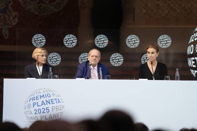 Press conference the day before the presentation of the 78th Planeta Novel Prize The poet Pere Gimferrer c during a press conference the day before the presentation of the Planeta Prize, at the Palau de la Música, on October 14, 2025, in Barcelona, Catalonia Spain The Planeta Prize, which will be held tomorrow, October 15, is the prize with the largest economic endowment in the world, The winning novel is awarded with 1 000 000Ä and the runner-up with 200 000Ä It is not only a literary event, but also a social one, which fulfills the objective of placing the awarded Spanish authors in levels of diffusion and popularity 14 OCTOBER 2025 Barcelona, Catalunya Barcelona, Catalunya Espana  Copyright: xDavidxZorrakinox 7026591
