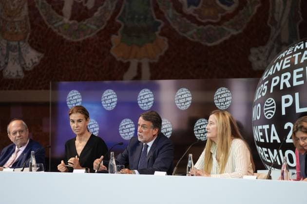 Press conference the day before the presentation of the 78th Planeta Novel Prize The president of Grupo Planeta, José Crehueras c , together with the writers Luz Gabás d , and Carmen Posadas i during a press conference the day before the presentation of the Planeta Prize, at the Palau de la Música, on 14 October 2025, in Barcelona, Catalonia Spain The Planeta Prize, which will be held tomorrow, 15 October, is the largest financial award in the world, surpassing the Nobel Prize, The winning novel is awarded 1,000,000Ä and the runner-up 200,000Ä It is not only a literary event, but also a social one, which fulfills the objective of placing the award-winning Spanish authors in levels of diffusion and popularity 14 OCTOBER 2025 Barcelona, Cata  Copyright: xDavidxZorrakinox 7026584
