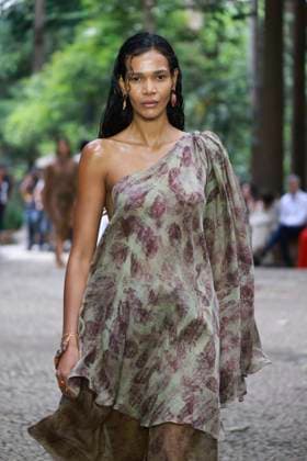 Flavia Aranha s fashion show at SPFW No. 60 in Sao Paulo Sao Paulo (SP), 10 14 2025 - fashion fashion show Flavia Aranha Flavia Aranha fashion show at Sao Paulo Fashion Week - SPFW N60, at Trianon Park, in the Cerqueira Cesar neighborhood in Sao Paulo, this Tuesday, October 14, 2025. (Foto: Leco Viana Thenews2 imago images) Flavia Aranha s fashion show at SPFW No. 60 in Sao Paulo  Copyright: xLecoxVianax