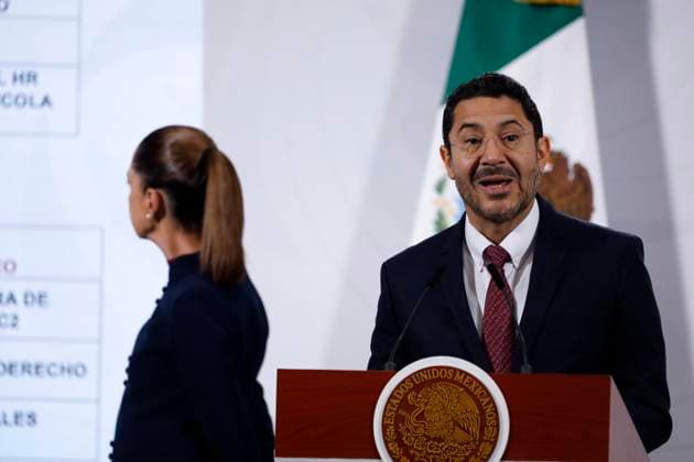 Mexico™s President Claudia Sheinbaum Holds Briefing Director of the Institute of Social Security and Services for State Workers, Marti Batres Guadarrama speaks about the health measures being taken to assist the population due to flooding in the affected states, during a press conference at the National Palace on October 14, 2025, in Mexico City, Mexico. (Photo by Luis Barron Eyepix Group) Copyright: xLuisxBarronx xEyepixxGroupx LB_14102025_171669