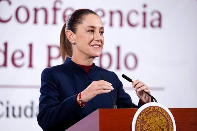 Mexico™s President Claudia Sheinbaum Holds Briefing Mexican President Claudia Sheinbaum Pardo speaks about the health measures being taken to assist the population due to flooding in the affected states, during a press conference at the National Palace on October 14, 2025, in Mexico City, Mexico. (Photo by Luis Barron Eyepix Group) Copyright: xLuisxBarronx xEyepixxGroupx LB_14102025_171658