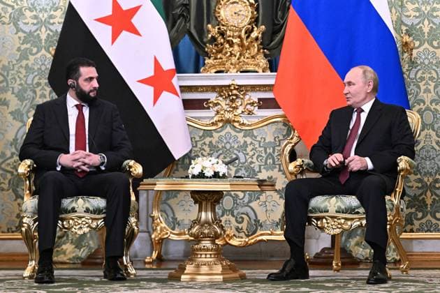 RUSSIA, MOSCOW - OCTOBER 15, 2025: Syria s President Ahmed Al-Sharaa (L) and Russia s President Vladimir Putin during talks in the Kremlin. Sergei Bobylev POOL TASS  84846946