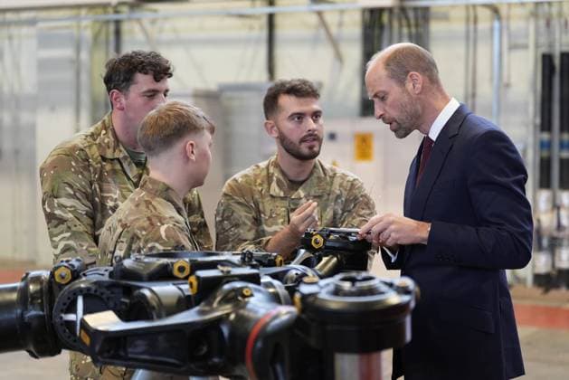 . 15 10 2025. Wallingford, United Kingdom. Prince William and Crown Prince Hussein of Jordan during a visit to RAF Benson in Wallingford, United Kingdom.  xPoolx xi-Imagesx IIM-26304-0010