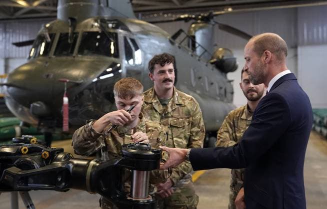 . 15 10 2025. Wallingford, United Kingdom. Prince William and Crown Prince Hussein of Jordan during a visit to RAF Benson in Wallingford, United Kingdom.  xPoolx xi-Imagesx IIM-26304-0015