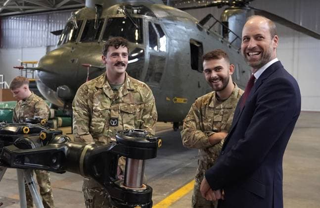 . 15 10 2025. Wallingford, United Kingdom. Prince William and Crown Prince Hussein of Jordan during a visit to RAF Benson in Wallingford, United Kingdom.  xPoolx xi-Imagesx IIM-26304-0017