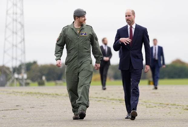 . 15 10 2025. Wallingford, United Kingdom. Prince William and Crown Prince Hussein of Jordan during a visit to RAF Benson in Wallingford, United Kingdom.  xPoolx xi-Imagesx IIM-26304-0019