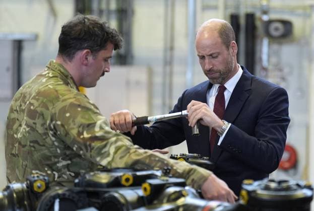 . 15 10 2025. Wallingford, United Kingdom. Prince William and Crown Prince Hussein of Jordan during a visit to RAF Benson in Wallingford, United Kingdom.  xPoolx xi-Imagesx IIM-26304-0025