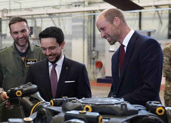 . 15 10 2025. Wallingford, United Kingdom. Prince William and Crown Prince Hussein of Jordan during a visit to RAF Benson in Wallingford, United Kingdom.  xPoolx xi-Imagesx IIM-26304-0033