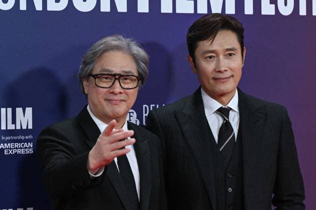 NO OTHER CHOICE Gala at 69th BFI London Film Festival LONDON, UNITED KINGDOM - OCTOBER 15: Lee Byung-hun (R) and director Park Chan-wook (L) attend the UK premiere of NO OTHER CHOICE during the 69th BFI London Film Festival at the Royal Festival Hall in London, United Kingdom on October 15, 2025. Rasid Necati Aslim Anadolu Greater London United Kingdom. Editorial use only. Please get in touch for any other usage.  Copyright: x2025xAnadoluxRasidxNecatixAslimx