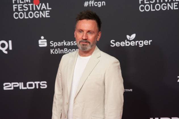 Dead Of Winter Photo Call In Cologne Brian Kirk, the film director, poses for pictures during the Dead of Winter photo call at Film Palast during the Cologne Film Festival in Cologne, Germany, on October 15, 2025. cologne Germany  Copyright: xYingxTangx originalFilename: tang-notitle251015_npbF6.jpg