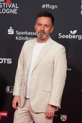Dead Of Winter Photo Call In Cologne Brian Kirk, the film director, poses for pictures during the Dead of Winter photo call at Film Palast during the Cologne Film Festival in Cologne, Germany, on October 15, 2025. cologne Germany  Copyright: xYingxTangx originalFilename: tang-notitle251015_nplqK.jpg