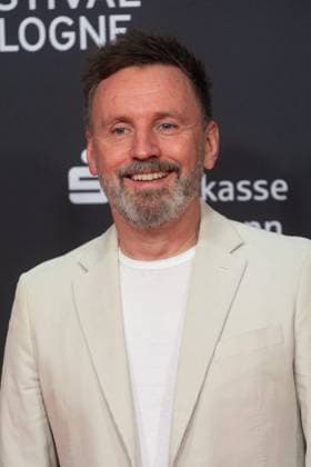 Dead Of Winter Photo Call In Cologne Brian Kirk, the film director, poses for pictures during the Dead of Winter photo call at Film Palast during the Cologne Film Festival in Cologne, Germany, on October 15, 2025. cologne Germany  Copyright: xYingxTangx originalFilename: tang-notitle251015_npMvV.jpg