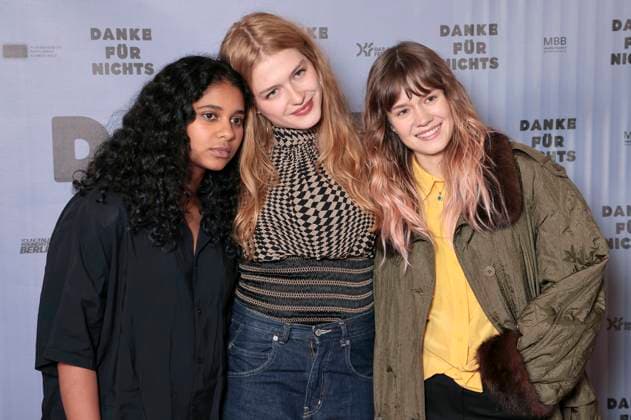 Safinaz Sattar, Sonja Weißer and Lea Drinda at the premiere of the feature film Danke für nichts at the Colosseum Filmtheater Berlin, 15 10 2025 Foto:xS.xGabschx xFuturexImagex danke_5015