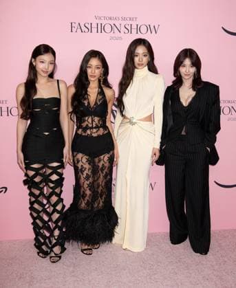 Pink carpet arrivals for the Victoria s Secret 2025 Fashion Show Featuring: Nayeon, Jihyo, Tzuyu and Momo of TWICE Where: Brooklyn, New York, United States When: 15 Oct 2025 Credit: Janet Mayer INSTARimages.com EDITORIAL USE ONLY. NOT FOR USE BY NEWSPAPERS BASED IN THE UK. Copyright: xx instar55181246