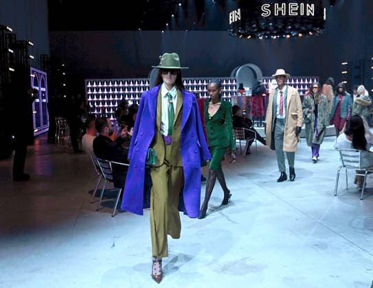 Entertainment Bilder des Tages Milan, Italy: Milan - SHEIN Fashion Show Event at Via Rubattino 56 Milan Italy  - ZUMAp169 20251016_zea_p169_1159 Copyright: xMaurizioxMaulex