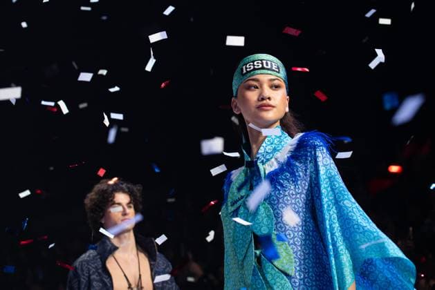 The Bangkok International Fashion Week 2025 in Bangkok - 16 Oct 2025 A model presents a creation by ISSUE during the Bangkok International Fashion Week 2025 at Siam Paragon shopping mall in Bangkok. The Bangkok International Fashion Week 2025 starts from 16 to 19 October 2025 at Siam Paragon under the theme Fashionably Extraordinary . Bangkok Thailand Copyright: xPeeraponxBoonyakiatx xSOPAxImagesx BKKFashionWeek-8