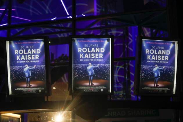 World premiere of the Roland Kaiser concert film 50 years of Roland Kaiser A life for music in Münster Münster, 16 10 2025 Roland Kaiser poster at the Cineplex Münster at the world premiere of the Roland Kaiser concert film in Münster NRW Copyright: xMatthiasxGränzdörferx