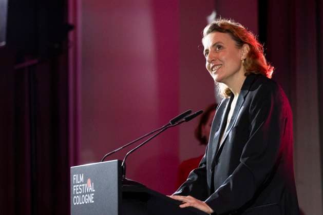 Actress Maren EGGERT mi , laureate International Actors Award 2025, portrait, portrait, half figure, during her acceptance speech, at the lectern, friendly, laughing, at the Film Festival Cologne, at the Filmpalast Koeln, on 16 10 2025