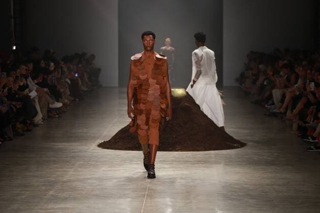 Leandro Castro s fashion show at SPFW No. 60 in Sao Paulo Sao Paulo (SP), 10 16 2025 - Fashion Fashion Show King Boy Leandro Castro fashion show at Sao Paulo Fashion Week - SPFW N60, at Pacubra in Ibirapuera Park in Sao Paulo, this Thursday, October 16, 2025. (Foto: Fabricio Bomjardim Thenews2 imago images) Leandro Castro s fashion show at SPFW No. 60 in Sao Paulo  Copyright: xFABRICIOxBOMJARDIMx