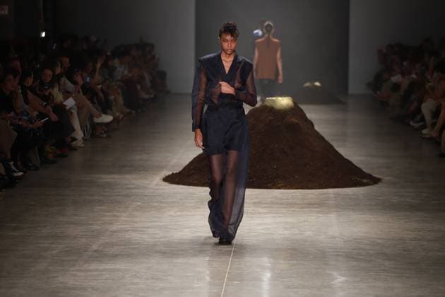 Leandro Castro s fashion show at SPFW No. 60 in Sao Paulo Sao Paulo (SP), 10 16 2025 - Fashion Fashion Show King Boy Leandro Castro fashion show at Sao Paulo Fashion Week - SPFW N60, at Pacubra in Ibirapuera Park in Sao Paulo, this Thursday, October 16, 2025. (Foto: Fabricio Bomjardim Thenews2 imago images) Leandro Castro s fashion show at SPFW No. 60 in Sao Paulo  Copyright: xFABRICIOxBOMJARDIMx