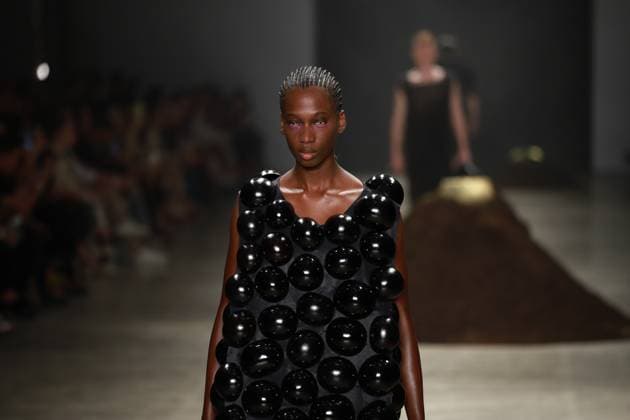Leandro Castro s fashion show at SPFW No. 60 in Sao Paulo Sao Paulo (SP), 10 16 2025 - Fashion Fashion Show King Boy Leandro Castro fashion show at Sao Paulo Fashion Week - SPFW N60, at Pacubra in Ibirapuera Park in Sao Paulo, this Thursday, October 16, 2025. (Foto: Fabricio Bomjardim Thenews2 imago images) Leandro Castro s fashion show at SPFW No. 60 in Sao Paulo  Copyright: xFABRICIOxBOMJARDIMx