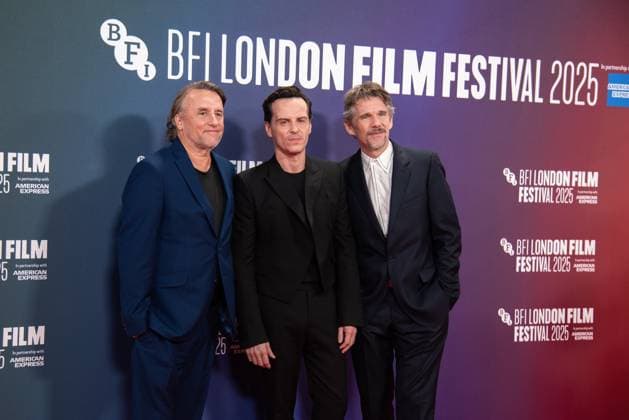 Blue Moon Headline Gala - The 69th BFI London Film Festival in London - 16 Oct 2025 Director Richard Linklater, Andrew Scott and Ethan Hawke attend the Blue Moon Headline Gala during the 69th BFI London Film Festival at the The Royal Festival Hall. London United Kingdom Copyright: xLoredanaxSangiulianox xSOPAxImagesx LSangiuliano-7935