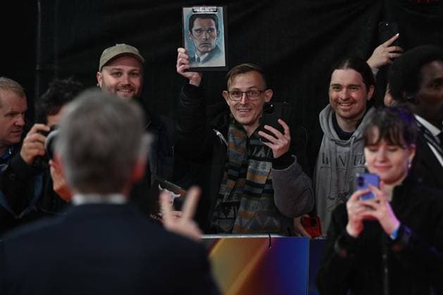 69th BFI London Film Festival LONDON, UNITED KINGDOM - OCTOBER 16: A fan shows his artwork of Ethan Hawke during the premiere of the film Blue Moon during the 69th BFI London Film Festival held at the Royal Festival Hall in London, UK on October 16, 2025. Rasid Necati Aslim Anadolu London United Kingdom. Editorial use only. Please get in touch for any other usage.  Copyright: x2025xAnadoluxRasidxNecatixAslimx