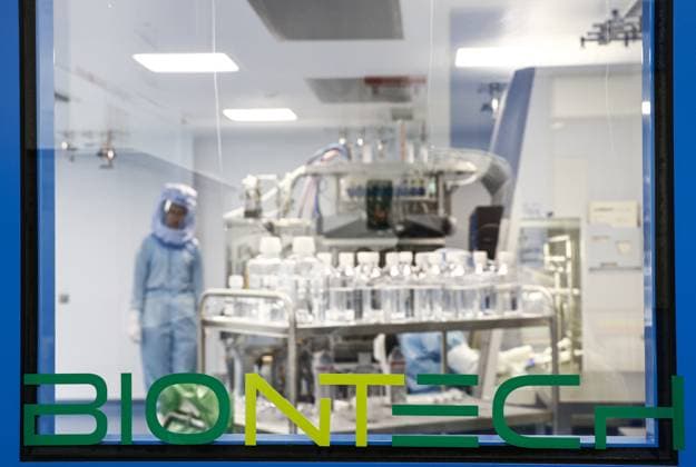 BioNTech Covid-19 Vaccine manufacturing facility in Germany MARBURG, GERMANY - MARCH 29: Employees in special suits test the procedures for the manufacturing of the messenger RNA (mRNA) for the Covid-19 vaccine in German company BioNTech, in Marburg, Germany on March 29, 2021. BioNTech Marburg s coronavirus vaccine production target will be 2.5 billion doses for 2021, up from 2.3 billion as it is considered as one of the largest manufacturing facilities producing mRNA vaccines in the world. The Pfizer-BioNTech vaccine was developed by Ozlem Tureci and Ugur Sahin, a couple who are children of Turkish immigrants in Germany. Berlin Germany. Editorial use only. Please get in touch for any other usage.  Copyright: x2025xAnadoluxAbdulhamidxHoÅübaÅüx