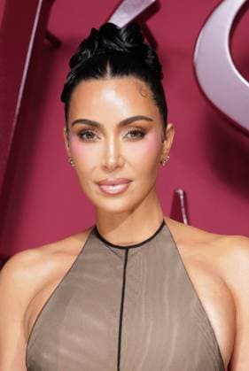 LOS ANGELES, CA - OCTOBER 16: Kim Kardashian at the world premiere of Hulu s ˜All s Fair™ at the DGA theatre in Los Angeles, California on October 16, 2025. Copyright: xCrashx xMediaPunchx