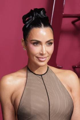 LOS ANGELES, CA - OCTOBER 16: Kim Kardashian at the world premiere of Hulu s ˜All s Fair™ at the DGA theatre in Los Angeles, California on October 16, 2025. Copyright: xCrashx xMediaPunchx