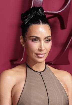 LOS ANGELES, CA - OCTOBER 16: Kim Kardashian at the world premiere of Hulu s ˜All s Fair™ at the DGA theatre in Los Angeles, California on October 16, 2025. Copyright: xCrashx xMediaPunchx