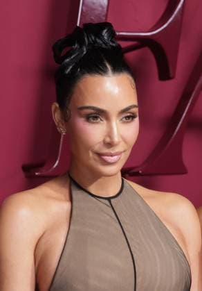 LOS ANGELES, CA - OCTOBER 16: Kim Kardashian at the world premiere of Hulu s ˜All s Fair™ at the DGA theatre in Los Angeles, California on October 16, 2025. Copyright: xCrashx xMediaPunchx